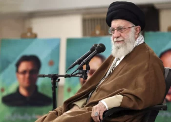Jamenei acusa a EE. UU. de “dirigir” bombardeos en Gaza