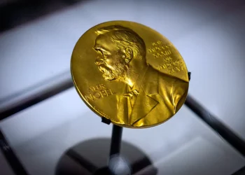 Científico judío gana el Nobel de Medicina por vacunas COVID