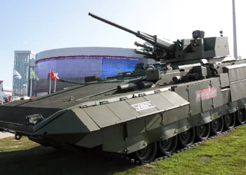 Rusia diseña cisterna blindado basado en el T-15 Armata