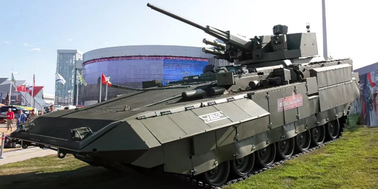 Rusia diseña cisterna blindado basado en el T-15 Armata