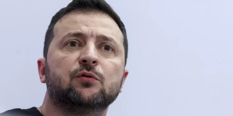 Zelensky, presidente de Ucrania, consternado por ataque a aeropuerto en Daguestán contra israelíes llegados de Tel Aviv.