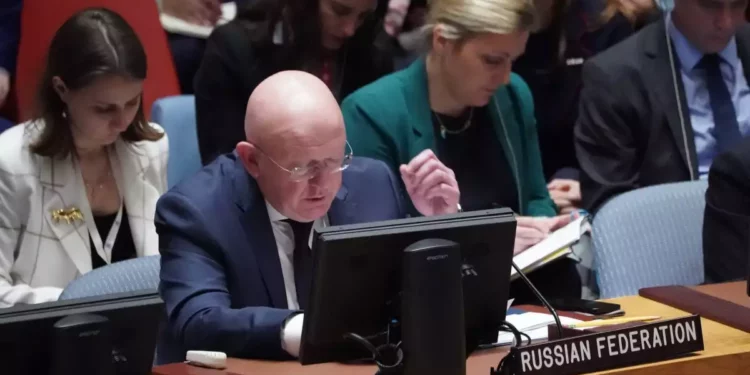 El representante ruso ante las Naciones Unidas, Vassily Nebenzia, habla en el Consejo de Seguridad de la ONU el 18 de octubre de 2023 en Nueva York. (Bryan R. Smith / AFP)