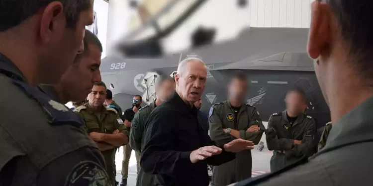 Yoav Gallant visita la base de la Fuerza Aérea de Nevatim 