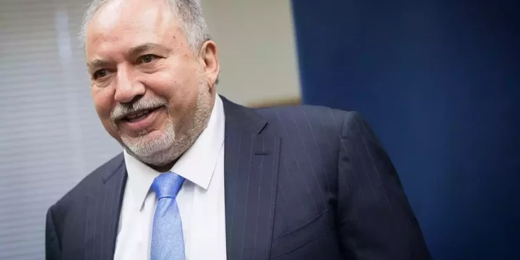 Liberman: “Debemos destruir la ciudad subterránea de Hamás”