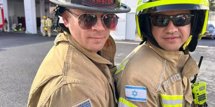 Bomberos y médicos del extranjero se dirigen a Israel para