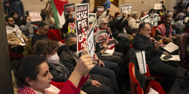California rechaza una moción para condenar a Hamás