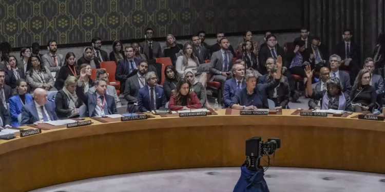 Votación en el Consejo de Seguridad de las Naciones Unidas de una nueva resolución estadounidense sobre la guerra entre Israel y Hamás, que fue vetada con el voto en contra de Rusia, el 25 de octubre de 2023, en la sede de la ONU. (AP Photo/Bebeto Matthews)