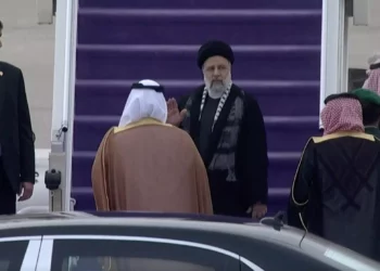 Raisi de Irán llega a Arabia Saudí con un keffiyeh