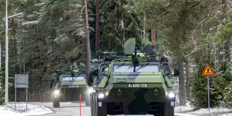 Finlandia potencia su ejército con vehículos XA-300