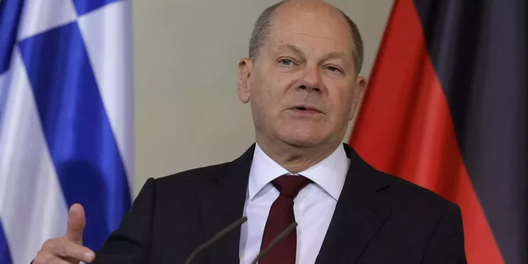 El canciller alemán, Olaf Scholz, ofrece una rueda de prensa conjunta con el primer ministro griego (no en la foto) tras las conversaciones mantenidas en la Cancillería de Berlín el 14 de noviembre de 2023. (Odd Andersen / AFP)