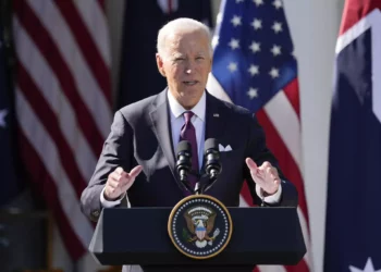 El presidente de EEUU, Joe Biden, habla durante una rueda de prensa con el primer ministro de Australia, Anthony Albanese, en la Rosaleda de la Casa Blanca en Washington, el miércoles 25 de octubre de 2023. (AP Photo/Manuel Balce Ceneta)