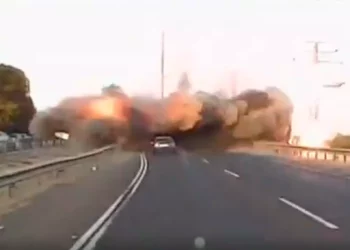 Video: cohete se estrella contra autopista cerca de Ashdod