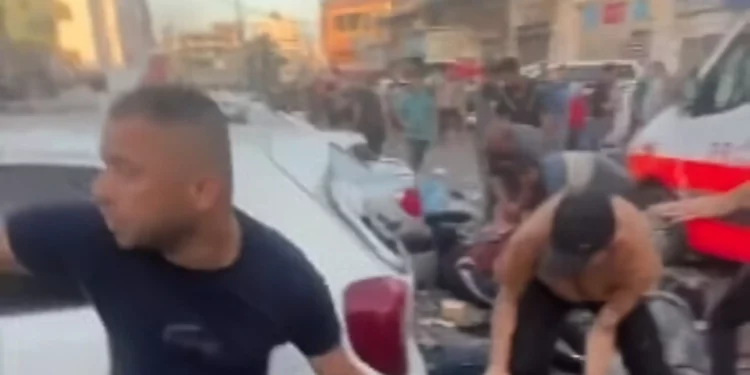 Varios muertos en ataque a convoy de ambulancias en Gaza