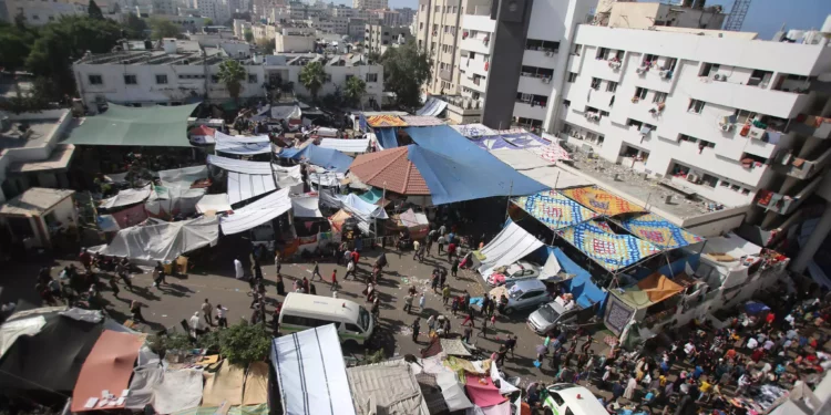 Una vista aérea muestra el complejo del hospital Al-Shifa en la ciudad de Gaza el 7 de noviembre de 2023. (Bashar TALEB / AFP)