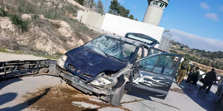 Islamista palestino atropella y hiere a cuatro en Judea y Samaria