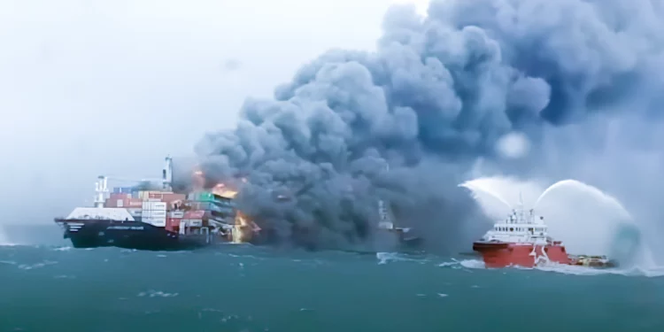 Ataque a un carguero frente a las costas de Yemen en el mar Rojo