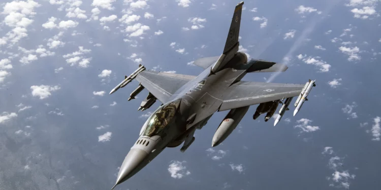 Análisis técnico del F-16: 50 Años de innovación aeronáutica