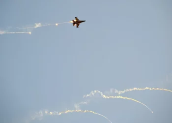 Cazas israelíes bombardean a Hezbolá en el Líbano