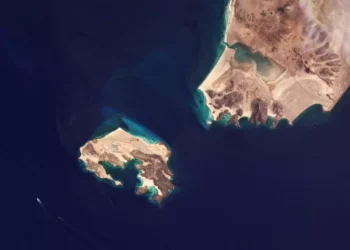Petrolero esquiva misiles disparados desde Yemen