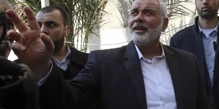 El líder de Hamás, Haniyeh, llega a El Cairo