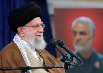 Jamenei pide a los países musulmanes que impidan la llegada de combustible a Israel