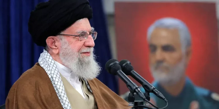 Jamenei pide a los países musulmanes que impidan la llegada de combustible a Israel