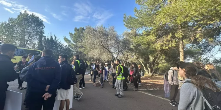 Jóvenes de Kfar Aza piden acuerdo sobre rehenes