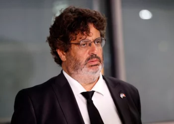 Parlamento francés rechaza llamado a boicotear a diputado judío
