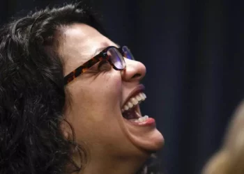 Rashida Tlaib llama “maníaco genocida” a Netanyahu