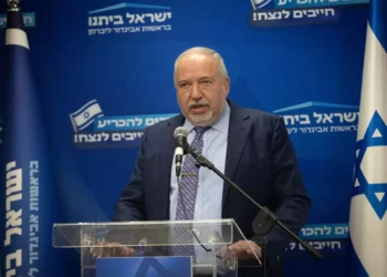 Liberman: Israel debe reocupar el sur del Líbano durante 50 años