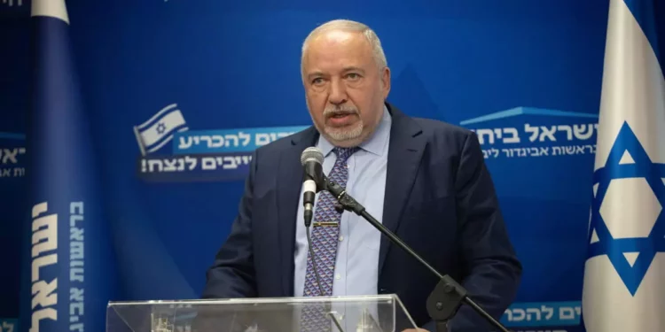 Liberman: Israel debe reocupar el sur del Líbano durante 50 años