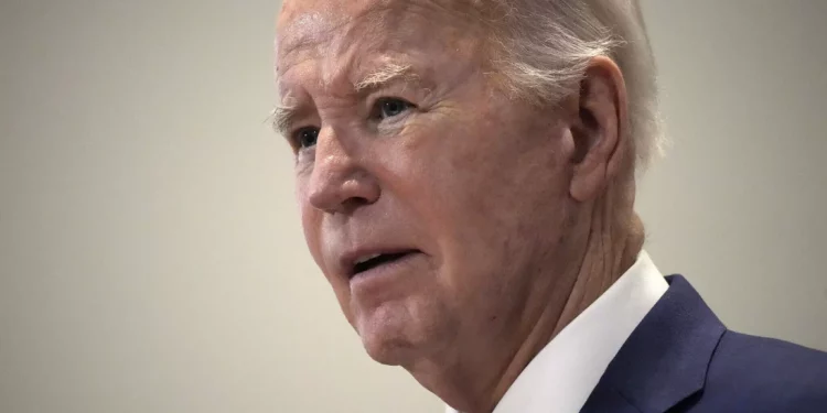 Biden dice que ya decidió cómo responder al ataque en Jordania