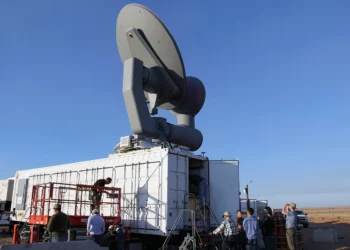 Raytheon desarrollará sistemas de antenas de microondas para defensa