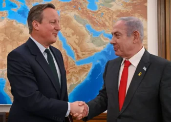 Cameron dice que presionó a Netanyahu para que enviara más ayuda a Gaza