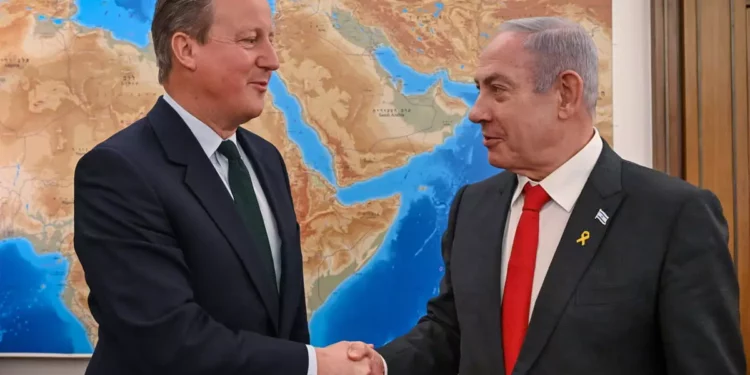 Cameron dice que presionó a Netanyahu para que enviara más ayuda a Gaza