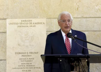 David Friedman, embajador de la administración Trump: Biden obstaculiza el esfuerzo bélico de Israel y miente descaradamente cuando acusa de “bombardeos indiscriminados”