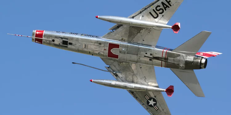 El F-100 Super Sabre: El primer caza supersónico