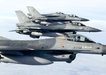 Aviones de combate F-16 holandeses y belgas.Fotógrafo: Jerry Lampen/Getty Images