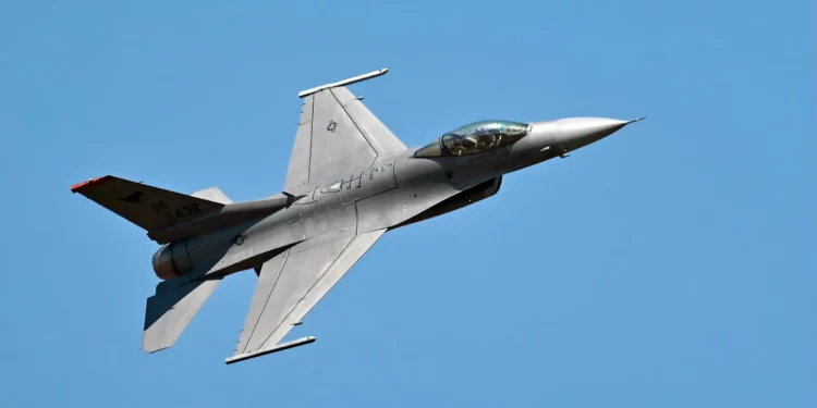 El F-16 es el caza más dominante de su generación