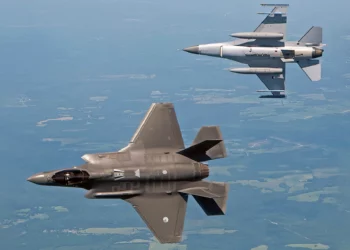 F-16 autónomos estadounidenses como eje en escuadrones F-35