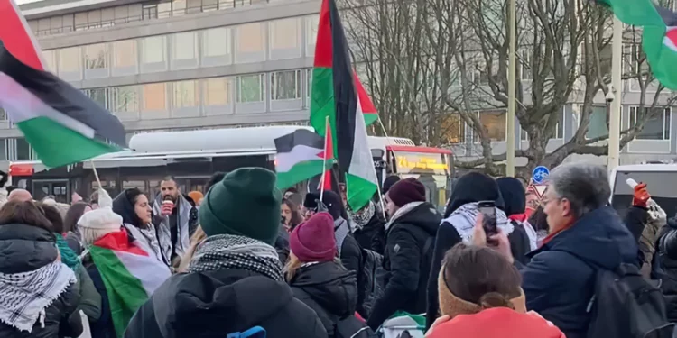 Manifestantes pro-Hamás se concentran ante La Haya antes de la audiencia por “genocidio”