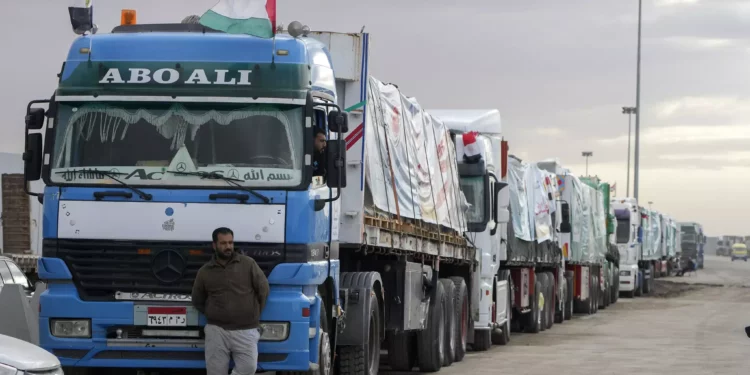 Solo 145 camiones de ayuda entraron en Gaza el jueves