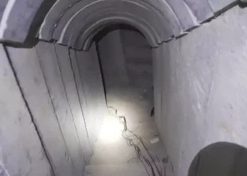 Las FDI revelan túnel de Jan Yunis donde Hamás retuvo a rehenes