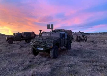 Nuevo tractor URO VAMTAC para la Brigada Paracaidista española