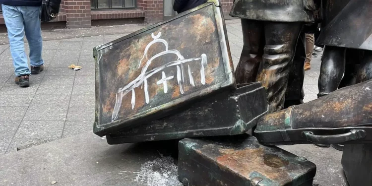 Manifestantes pro-Hamás vandalizaron monumento judío en Berlín