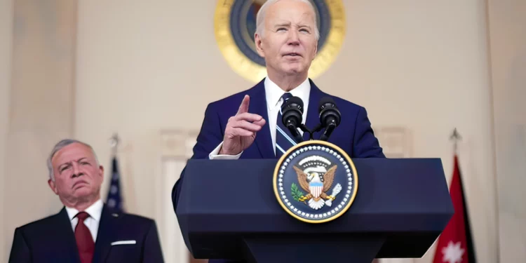 Biden firma memorando que protege a palestinos la deportación