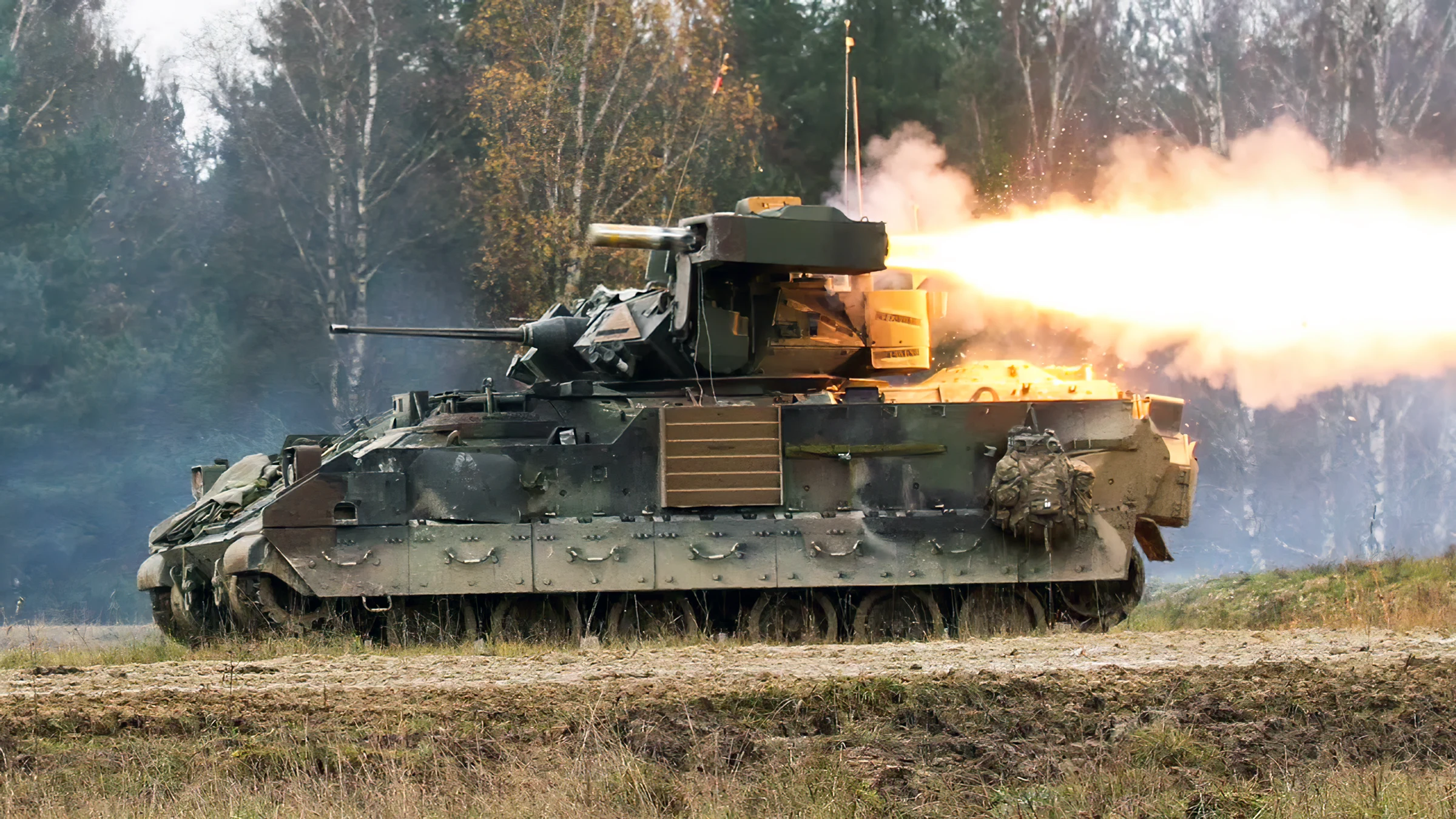 Tanque T-90M ataca a un IFV Bradley a más de 4,8 km