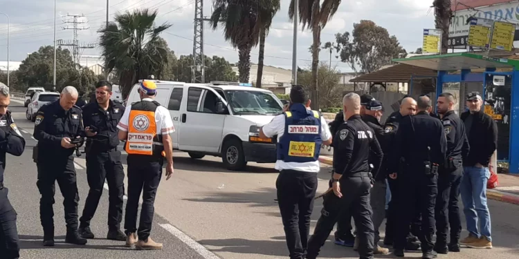 Terrorista palestina acribilla a judíos en parada de autobús: Un muerto y varios heridos