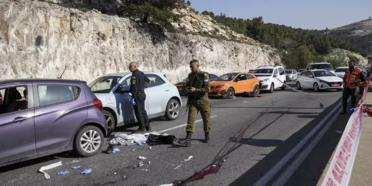 Tres islamistas acribillan a israelíes cerca de Jerusalén: Un muerto y varios heridos