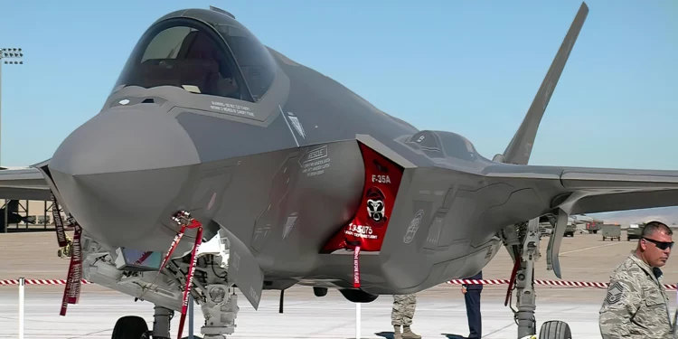 Cazas F-35 turcos sometidos a mantenimiento todos los meses